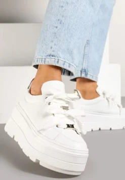 Białe Sneakersy Vices na Płaskiej Podeszwie z Metalicznymi Ozdobami i Sznurowaniem Neladith