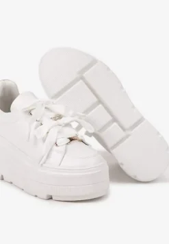 Białe Sneakersy Vices na Płaskiej Podeszwie z Metalicznymi Ozdobami i Sznurowaniem Neladith