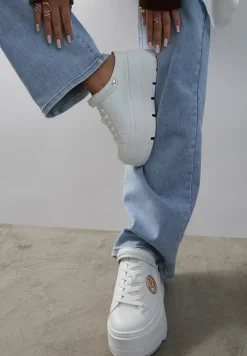 Białe Sneakersy Vices na Platformie z Tłoczeniem Paskiem na Pięcie i Metaliczną Aplikacją Selfedi