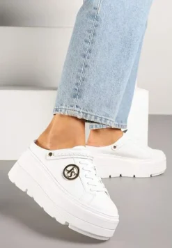 Białe Sneakersy Vices na Platformie z Tłoczeniem Paskiem na Pięcie i Metaliczną Aplikacją Selfedi