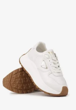 Białe Sneakersy Vices na Platformie Ozdobione Metaliczną Aplikacją Nelviera