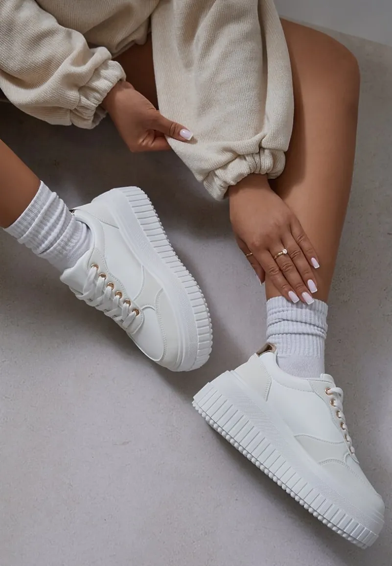 Białe Sneakersy Vices na Platformie z Tłoczeniem Ozdobione Metaliczną Aplikacją Eriri