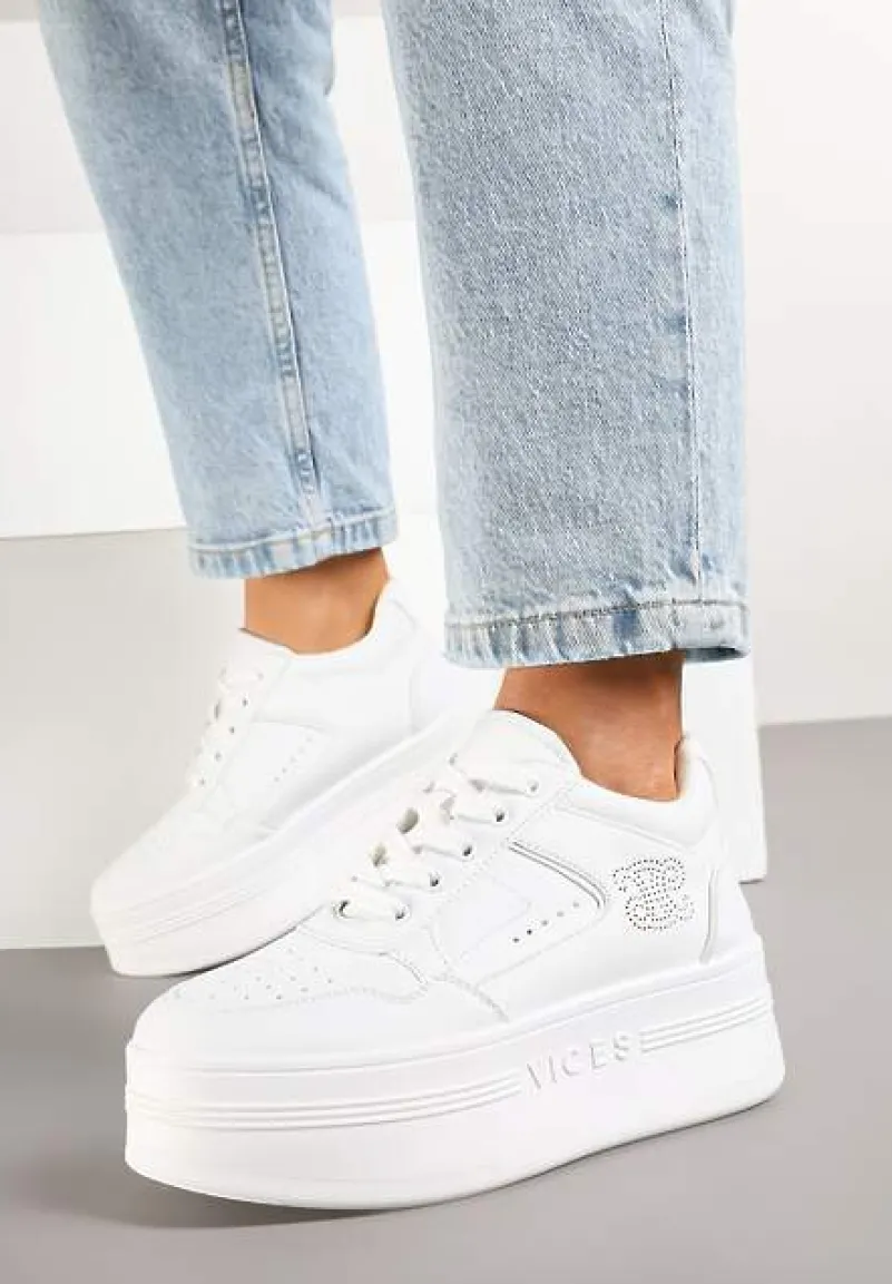 Białe Sneakersy Vices na Platformie Ozdobione Metalicznymi Aplikacjami Nelanil