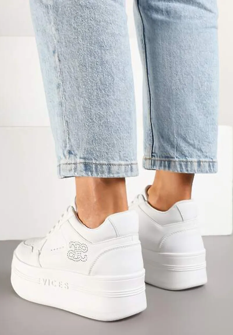 Białe Sneakersy Vices na Platformie Ozdobione Metalicznymi Aplikacjami Nelanil