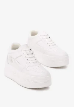 Białe Sneakersy Vices na Platformie Ozdobione Metalicznymi Aplikacjami Nelanil