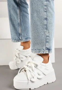 Białe Sneakersy Vices na Płaskiej Podeszwie z Geometryczną Aplikacją Nelenith