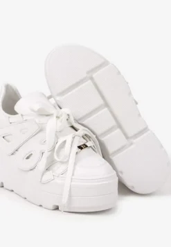 Białe Sneakersy Vices na Płaskiej Podeszwie z Geometryczną Aplikacją Nelenith