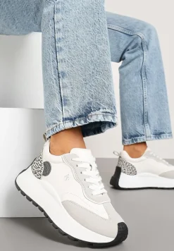 Białe Sneakersy Vices na Platformie Ozdobione Naszywką i Panterką Selothiel