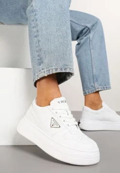 Białe Sneakersy Vices na Platformie z Perforacją i Geometryczną Aplikacją Vilvesia