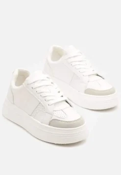 Białe Sneakersy Vices na Platformie z Gwiazdką Fenarra