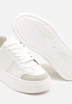 Białe Sneakersy Vices na Platformie z Gwiazdką Fenarra
