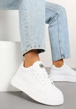 Białe Sneakersy Vices na Platformie Ozdobione Napisem i Perforacją Nonaritha