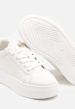 Białe Sneakersy Vices na Platformie Ozdobione Napisem i Perforacją Nonaritha