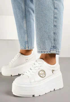 Białe Sneakersy Vices na Platformie Ozdobione Metaliczną Aplikacją Tatellia