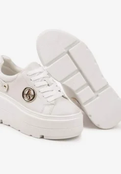 Białe Sneakersy Vices na Platformie Ozdobione Metaliczną Aplikacją Tatellia