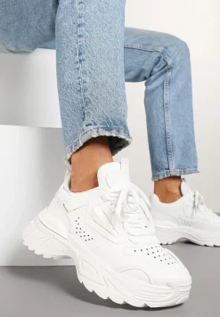 Białe Sneakersy w Streetwearowym Stylu na Tłoczonej Podeszwie Nelasea