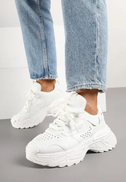 Białe Sneakersy w Streetwearowym Stylu na Tłoczonej Podeszwie Nelasea