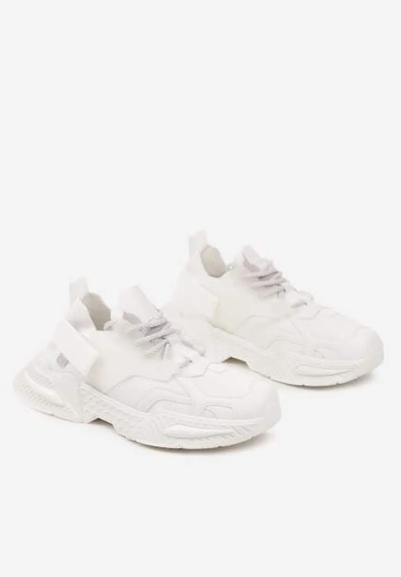 Białe Sneakersy w Streetwearowym Stylu z Ozdobnym Rzepem Akkaria