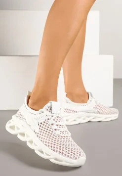 Białe Sneakersy z Siateczki na Piankowej Podeszwie z Wycięciami Sanilova