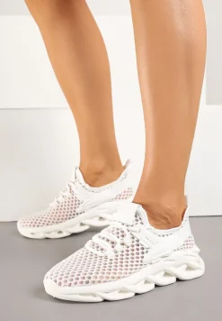 Białe Sneakersy z Siateczki na Piankowej Podeszwie z Wycięciami Sanilova