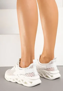 Białe Sneakersy z Siateczki na Piankowej Podeszwie z Wycięciami Sanilova
