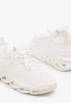 Białe Sneakersy z Siateczki na Piankowej Podeszwie z Wycięciami Sanilova