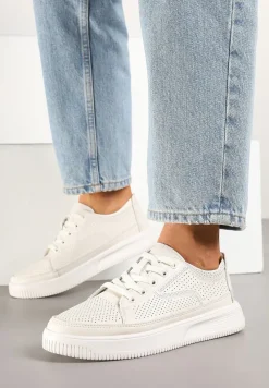 Białe Sneakersy ze Skóry Naturalnej z Perforacją na Niskiej Platformie Melanitia