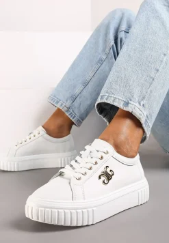 Białe Sneakersy ze Skóry Naturalnej na Grubej Podeszwie z Metalowym Detalem Evoniah