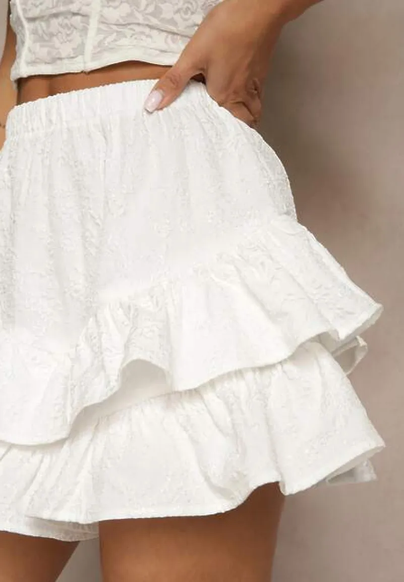 Białe Spódnico-Szorty Ozdobione Falbankami Sopolisea