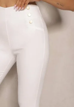 Białe Spodnie Skinny z Bawełną i Ozdobnymi Guzikami Arrimarela