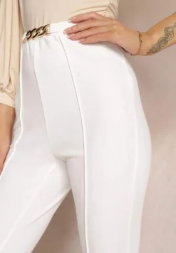 Białe Spodnie z Rozszerzanymi Nogawkami i Łańcuchem Banni