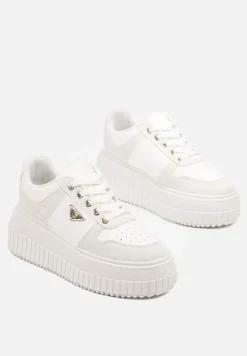 Białe Sznurowane Sneakersy Vices Tłoczonej Platformie Ozdobione Trójkątem Raviri