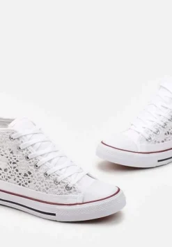 Białe Sznurowane Trampki Ozdobione Ażurowym Wzorem Bokra
