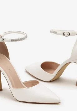 Białe Szpilki Klepsydrowe z Paskiem Ozdobionym Cyrkoniami Keramla