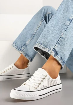 Białe Szydełkowe Trampki o Klasycznym Fasonie Vovessa