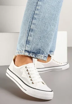Białe Szydełkowe Trampki o Klasycznym Fasonie Vovessa