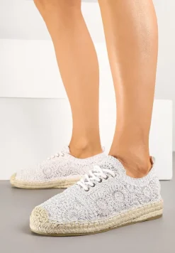 Białe Tenisówki Ozdobione Plecionką i Ażurowym Wzorem Mevienne