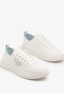 Białe Tenisówki z Cholewką z Perforacją i Ozdobną Aplikacją Emmio