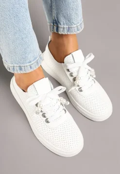 Białe Tenisówki Zdobione Perforacją i Aplikacjami z Cyrkonii i Pereł Pasurelia