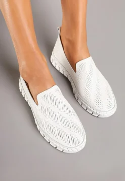 Białe Tenisówki ze Skóry Naturalnej Zdobione Perforacją Gonessea