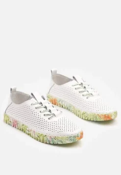 Białe Tenisówki ze Skóry Naturalnej Zdobione Perforacją Hanilwen