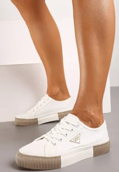 Białe Trampki na Platformie Wykończone Ozdobną Aplikacją Jasmbea