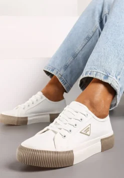 Białe Trampki na Platformie Wykończone Ozdobną Aplikacją Jasmbea