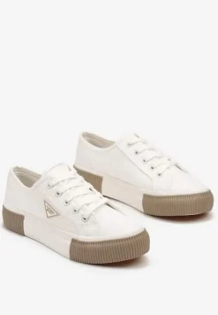 Białe Trampki na Platformie Wykończone Ozdobną Aplikacją Jasmbea