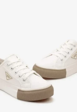 Białe Trampki na Platformie Wykończone Ozdobną Aplikacją Jasmbea