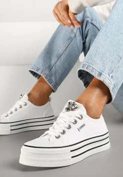 Białe Trampki na Platformie z Biżuteryjną Aplikacją Flortewis