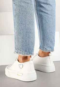 Białe Trampki na Platformie z Metalicznymi Sercami Florvila