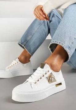 Białe Trampki na Platformie z Biżuteryjną Aplikacją Gonessa
