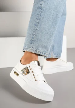 Białe Trampki na Platformie z Biżuteryjną Aplikacją Gonessa