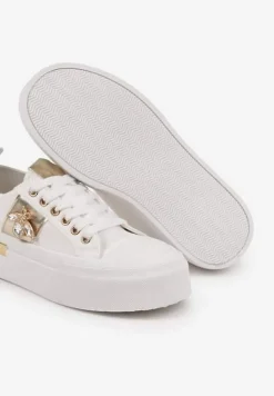 Białe Trampki na Platformie z Biżuteryjną Aplikacją Gonessa
